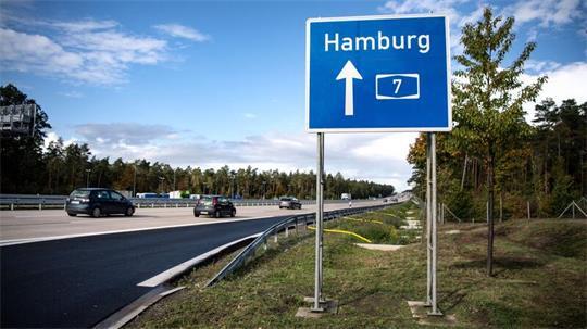 Nach der Sperrung am Wochenende ist der Elbtunnel in Hamburg wieder befahrbar. (Symbolbild)