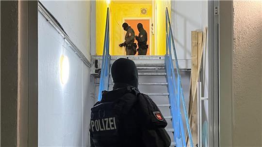 Nach der Tat am Stader Bahnhof stürmten Spezialkräfte ein Haus in Stade.