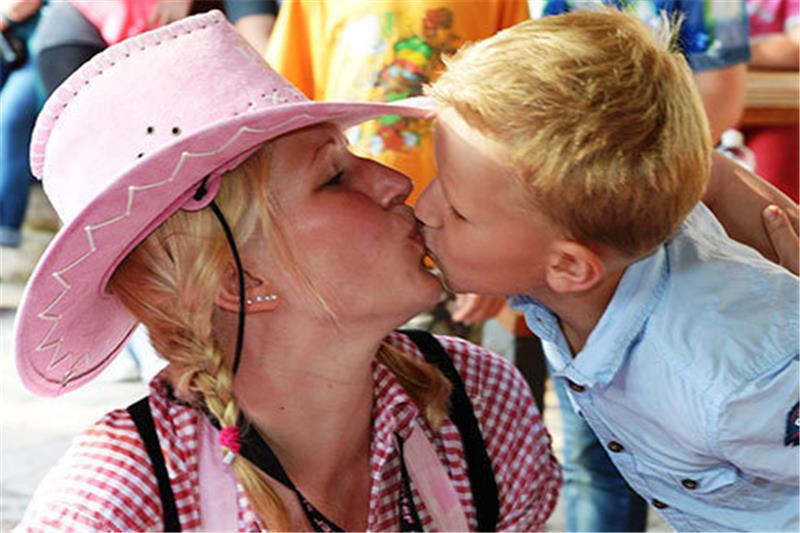 Nach der Wäsche: Der siebenjährige Christoph küsste sie letztendlich frei. Fotos Kordländer