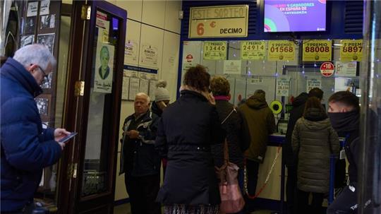 Nach der Weihnachtslotterie werden in Spanien bei der Jesuskind-Lotterie am Dreikönigstag erneut Gewinne im Gesamtumfang von 770 Millionen Euro vergeben.