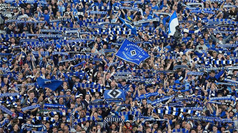 Nach der brutalen Attacke auf Kölner Anhänger im Januar dieses Jahres hat die Polizei eine Großrazzia gegen HSV-Fans durchgeführt. (Symbolbild)
