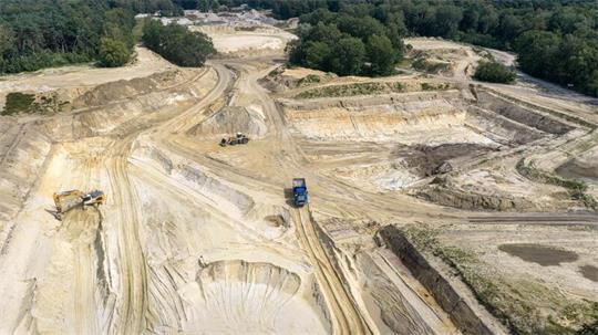 Nach der jahrzehntelangen Nutzung sind Boden und Grundwasser erheblich verunreinigt.