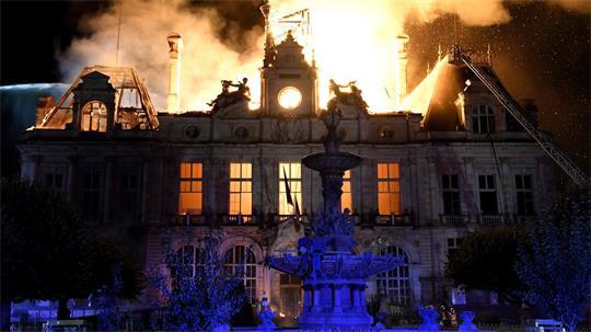 Nach der verheerenden Brandstiftung im Rathaus von Limoges hat die Polizei einen Verdächtigen gefasst (Archivbild).