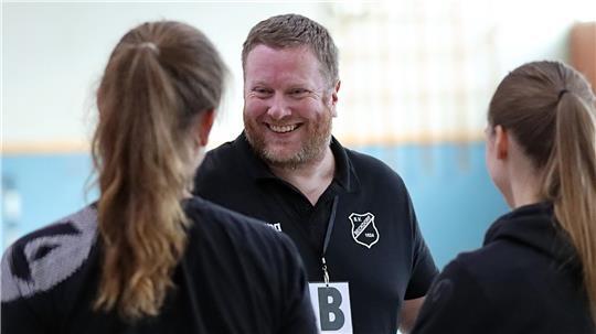 Nach diesem Sieg kann er wieder lächeln: Beckdorfs Trainer Robert Frahm.