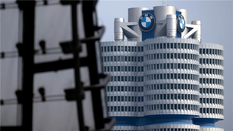 Gewinn bei BMW sackt ab - Die ganz fetten Jahre sind vorbei Nach drei Jahren mit außergewöhnlich hohen Gewinnen hat BMW 2024 deutlich weniger verdient. (Archivbild)