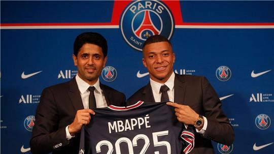 Nach eineinhalb Jahren juristischen Tauziehens zwischen PSG und Mbappé hat das Arbeitsgericht zugunsten des Spielers entschieden (Archivbild).