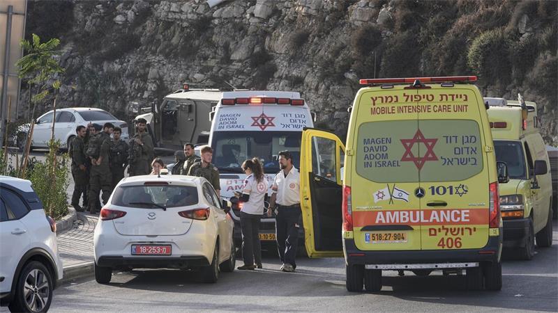 Nach einem Angriff im Westjordanland bereitet Israel eine mögliche Abriegelung des Palästinensergebietes vor.