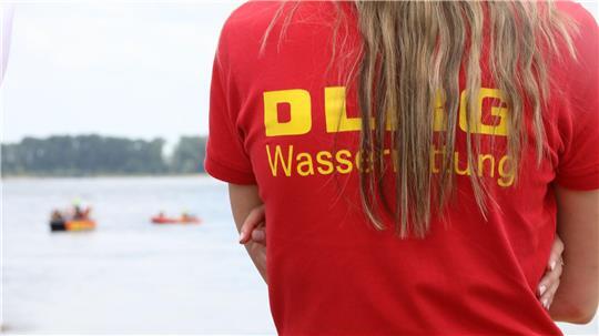 Nach einem Bad im Rhein werden mehrere Menschen vermisst. (Archivbild)