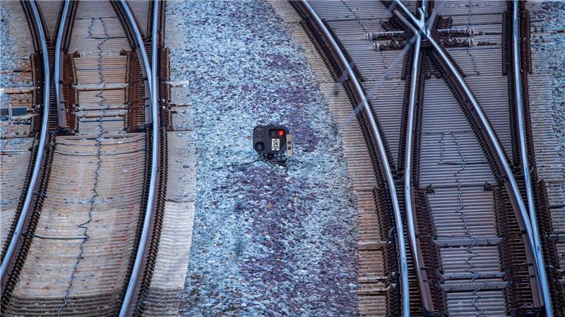 Brand an Stellwerk - Bahnstrecke Hannover-Berlin betroffen Nach einem Brand an einem Stellwerk in Lehrte ist der Bahnverkehr zwischen Hannover und Berlin eingeschränkt. (Symbolbild)