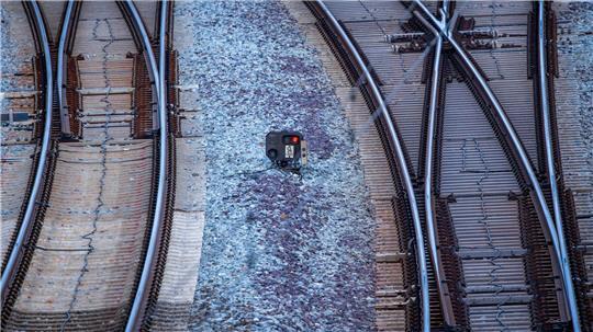 Nach einem Brand an einem Stellwerk in Lehrte ist der Bahnverkehr zwischen Hannover und Berlin eingeschränkt. (Symbolbild)