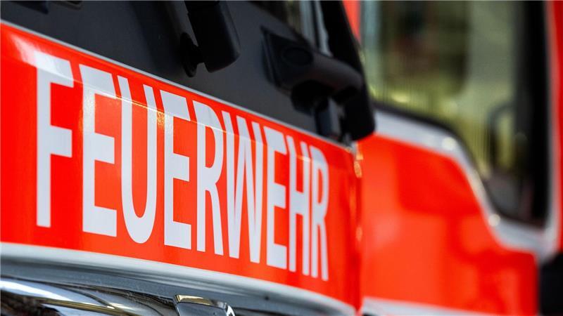 Nach einem Brand auf einem Balkon ist ein Mehrfamilienhaus in Belm unbewohnbar. (Symbolbild)