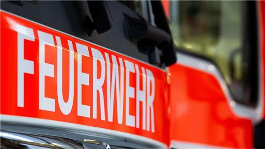 Nach einem Brand auf einem Balkon ist ein Mehrfamilienhaus in Belm unbewohnbar. (Symbolbild)