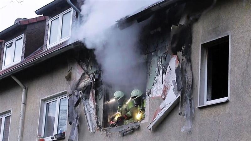 Nach einem Brand in einem Mehrfamilienhaus in Langenhagen ermittelt die Polizei gegen einen Mieter wegen schwerer Brandstiftung.