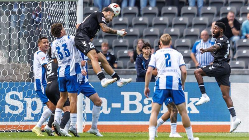 Hertha setzt Siegesserie gegen Magdeburg fort Nach einem Eckball fällt der 1:1-Ausgleich für Magdeburg.