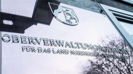 Nach einem Eilbeschluss des Oberverwaltungsgerichts Münster darf der Rapper 18 Karat abgeschoben werden. (Symbolbild)