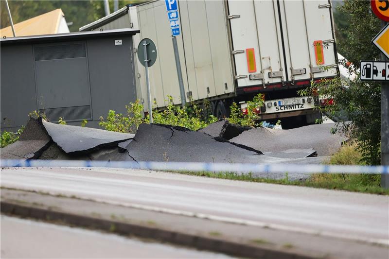 Europastraße nach Erdrutsch in Schweden eingestürzt Nach einem Erdrutsch ist die Autobahn E6 bei Stenungsund in beiden Richtungen gesperrt ist.