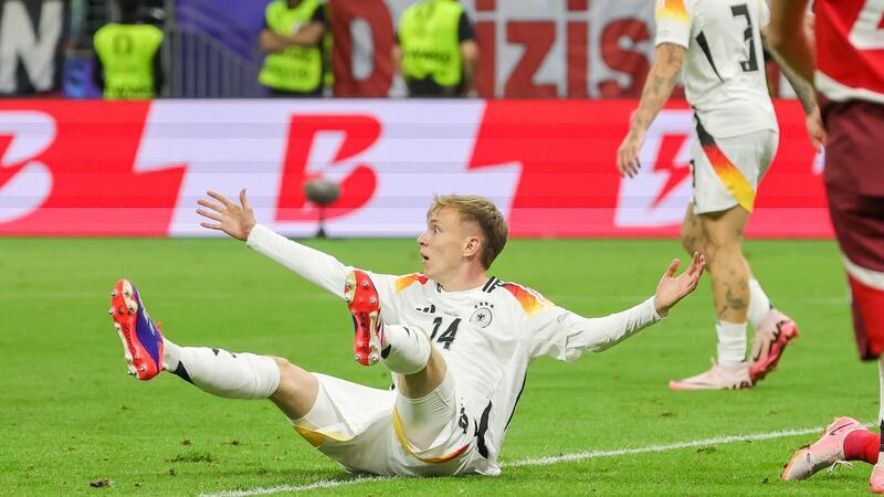„Ein Knackpunkt“: Füllkrug rettet DFB-Elf Gruppensieg Nach einem Foul an Maximilian Beier forderte Deutschland einen Elfmeter.