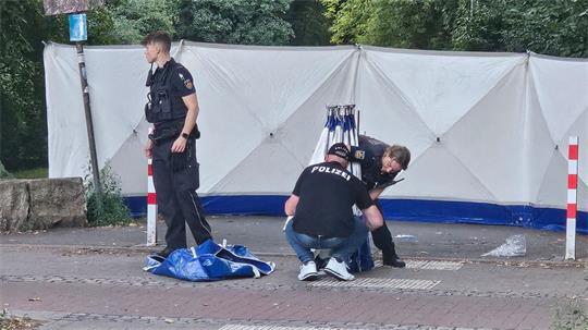 Nach einem Streit in Bremen starb ein Mann noch am Tatort.