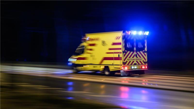 Nach einem Unfall auf der A19 konnten ein Vater und sein Sohn nicht mehr gerettet werden. (Symbolbild)