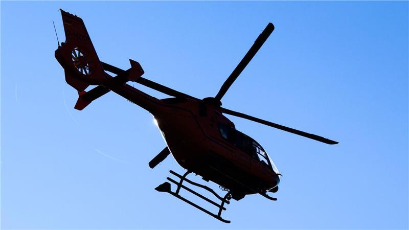 Nach einem Unfall musste ein 14-Jähriger mit einem Rettungshubschrauber ins Krankenhaus geflogen werden. (Symbolbild)