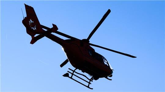 Nach einem Unfall musste ein 14-Jähriger mit einem Rettungshubschrauber ins Krankenhaus geflogen werden. (Symbolbild)