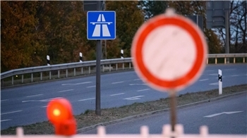 Nach einem Unfall wurde die A26 zwischen Dollern und Stade gesperrt. (Symbolbild)