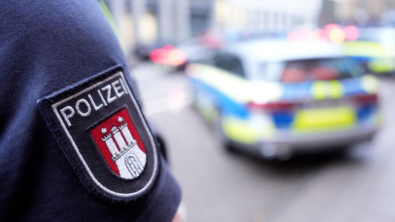 Radfahrerin bei Unfall in Hamburg lebensgefährlich verletzt Nach einem Verkehrsunfall in Hamburg-Winterhude sucht die Polizei nach Zeugen. (Symbolfoto)