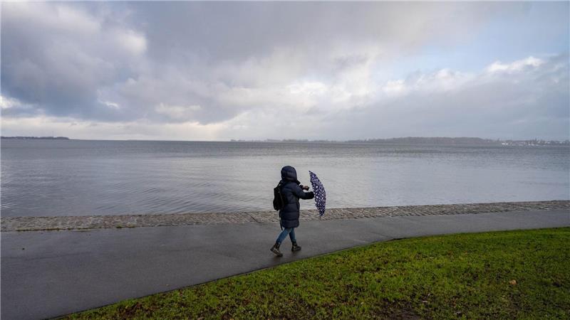 Nach einem freundlichen Start bringt der Dienstag im Norden Wolken und stellenweise Regen. (Archivbild)