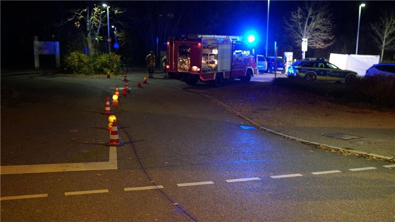 Nach einem gemeinsamen Restaurantbesuch hat ein Autofahrer seinen Bekannten erfasst und knapp 70 Meter mitgeschleift.