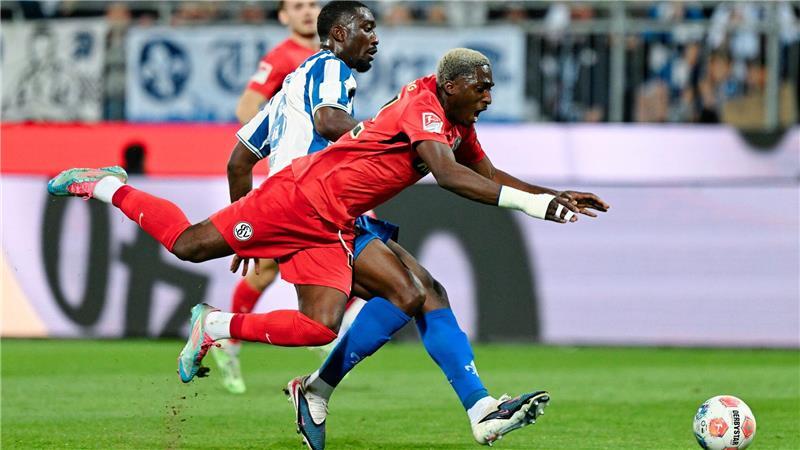 Nach einem harten Check als letzter Mann musste Patric Pfeiffer vorzeitig vom Feld. 