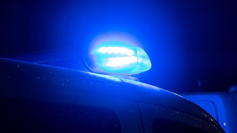 Mutmaßliches Tötungsdelikt in Bayern - Fahndung nach Täter Nach einem mutmaßlichen Gewaltdelikt in Oberbayern hat die Polizei einen toten Mann in einem Einfamilienhaus gefunden. (Archivbild)