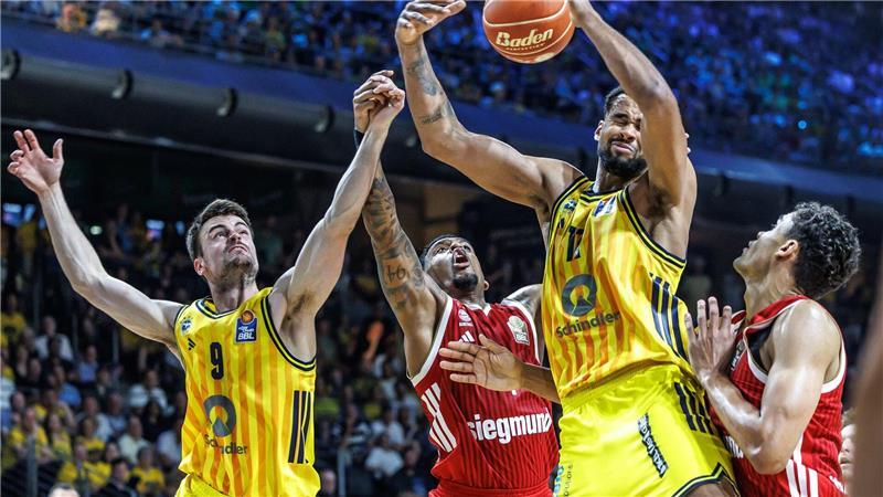 71:61 gegen Bayern: Alba vertagt Meisterschafts-Entscheidung Nach einem schwachen Start in die zweite Halbzeit kam Alba spät ins Rollen.
