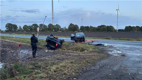 Nach einem schweren Verkehrsunfall in Kutenholz ist ein Mann gestorben.