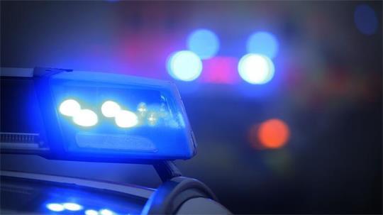 Nach einer Explosion an einem Mehrfamilienhaus in Hötensleben ermittelt die Polizei. (Symbolbild)