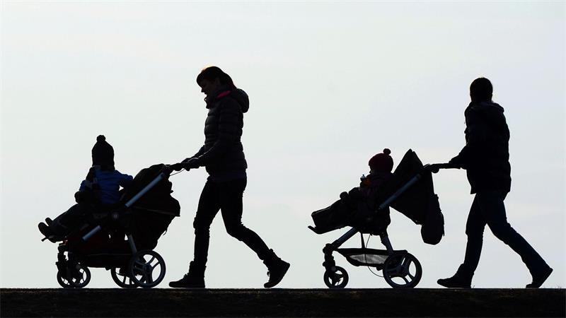 Nach einer Forsa-Umfrage für Save the Children haben viele Eltern finanzielle Sorgen. (Symbolbild)
