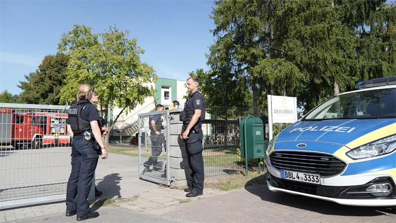 Nach einer Gewalttat in einer Schule in Brandenburg gibt es zwei Todesopfer. 
