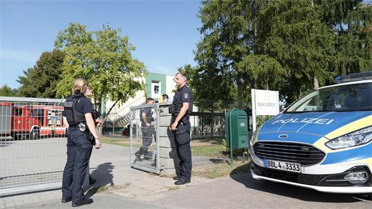 Nach einer Gewalttat in einer Schule in Brandenburg gibt es zwei Todesopfer. 