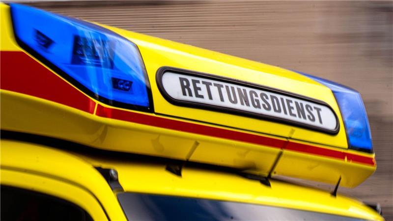 Nach einer Kollision mit einem Polizeiwagen musste ein Motorradfahrer vom Rettungsdienst in das Rotenburger Krankenhaus eingeliefert. (Symbolbild)