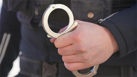 Nach einer Serie von außergewöhnlich schweren Raubstraftaten hat die Polizei mehrere Tatverdächtige geschnappt. (Symbolbild)