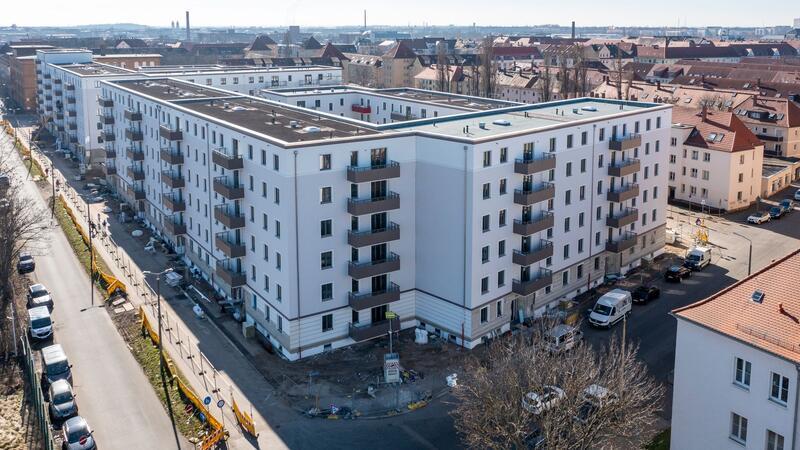Nach einer bestimmten Zeit können Sozialwohnungen normal am Markt vermietet werden, weshalb ihre Zahl in den vergangenen Jahren stetig abgenommen hat.