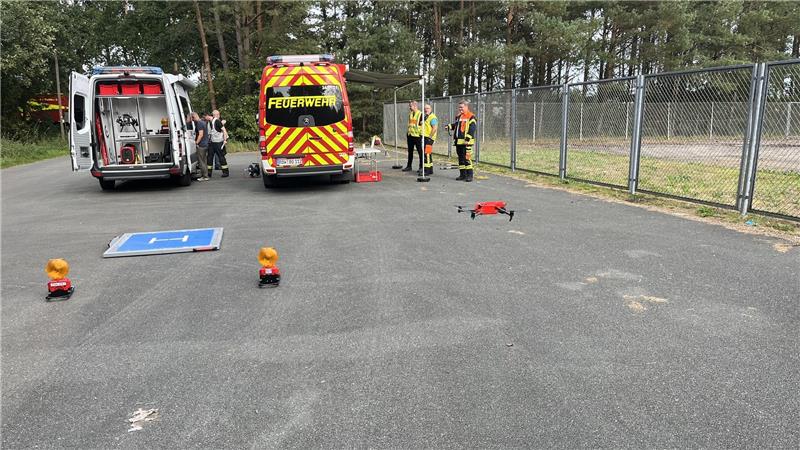 Großsuche nach vermisstem Rotenburger mit Boot und Menschenkette Nach einer ergebnislosen Suchaktion am Sonnabend setzten die Feuerwehren aus Rotenburg und Umgebung die Suche nach dem Senior am Montag fort. Foto: Freiwillige Feuerwehr Samtgemeinde Bothel