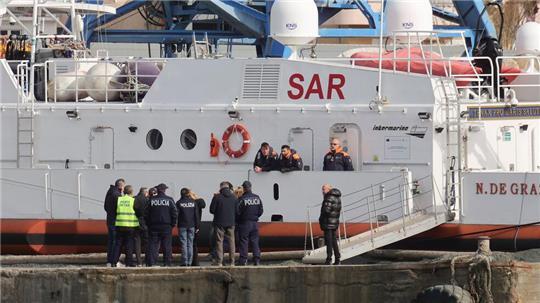 Nach einer neuen Niederlage vor Gericht muss Italiens Rechtsregierung mehr als 40 Mittelmeer-Flüchtlinge aufnehmen. 