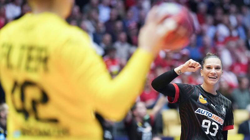 Nach er Niederlage gegen Dänemark wollen Deutschlands Handballerinnen gegen Schweden wieder über einen Sieg lachen.