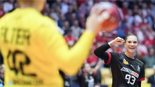 Nach er Niederlage gegen Dänemark wollen Deutschlands Handballerinnen gegen Schweden wieder über einen Sieg lachen.
