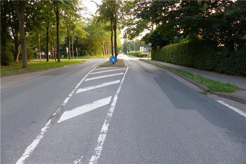 Nach jahrelangem Flickwerk soll die Landesstraße 114 in der Ortsdurchfahrt Oldendorf saniert werden. Das erste Teilstück ist 400 Meter lang und kostet 1,6 Millionen Euro. Foto: Eidtmann