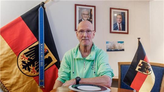 Nach knapp 39 Jahren verlässt Chef-Stewart Burkhart Kempcke die „Gorch Fock“.