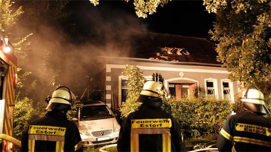 Nach knapp drei Stunden war das Feuer aus. Insgesamt kamen rund 90 Feuerwehrleute zum Einsatz.