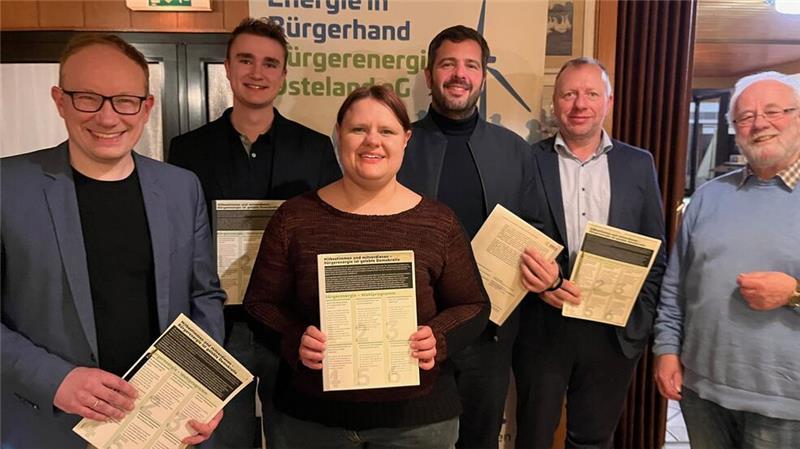 Nach kontroverser und sachlicher Diskussion: Lasse Weritz (CDU, in Vertretung für Christoph Frauenpreiß), Christopher Jesse (Grüne), Hilke Hochheiden (Die Linke), Daniel Schneider (SPD), Günter Wichert (FDP) und Peter Wortmann von der Bürgerenergie Osteland.