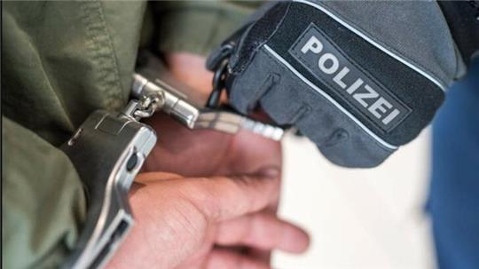 Nach kurzer Flucht gelang die Festnahme eine 22-Jährigen.