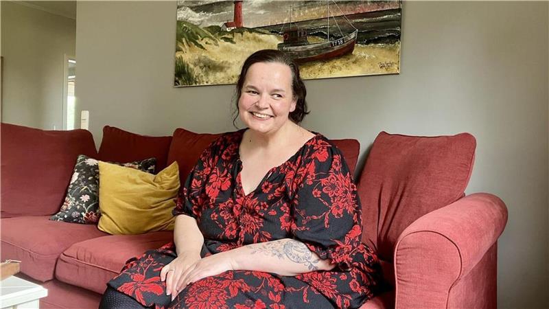 Nach mehreren Fettabsaugungen und einer Bein-OP ist als Nächstes für Tina Mareike Kuschel der Po dran, denn auch dort hat sich das kranke Fett festgesetzt.
